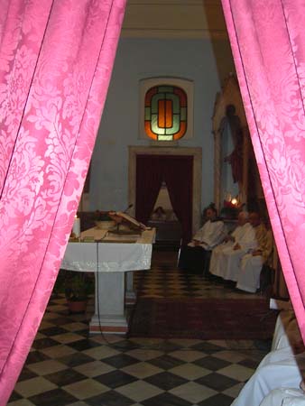 001 l'altare